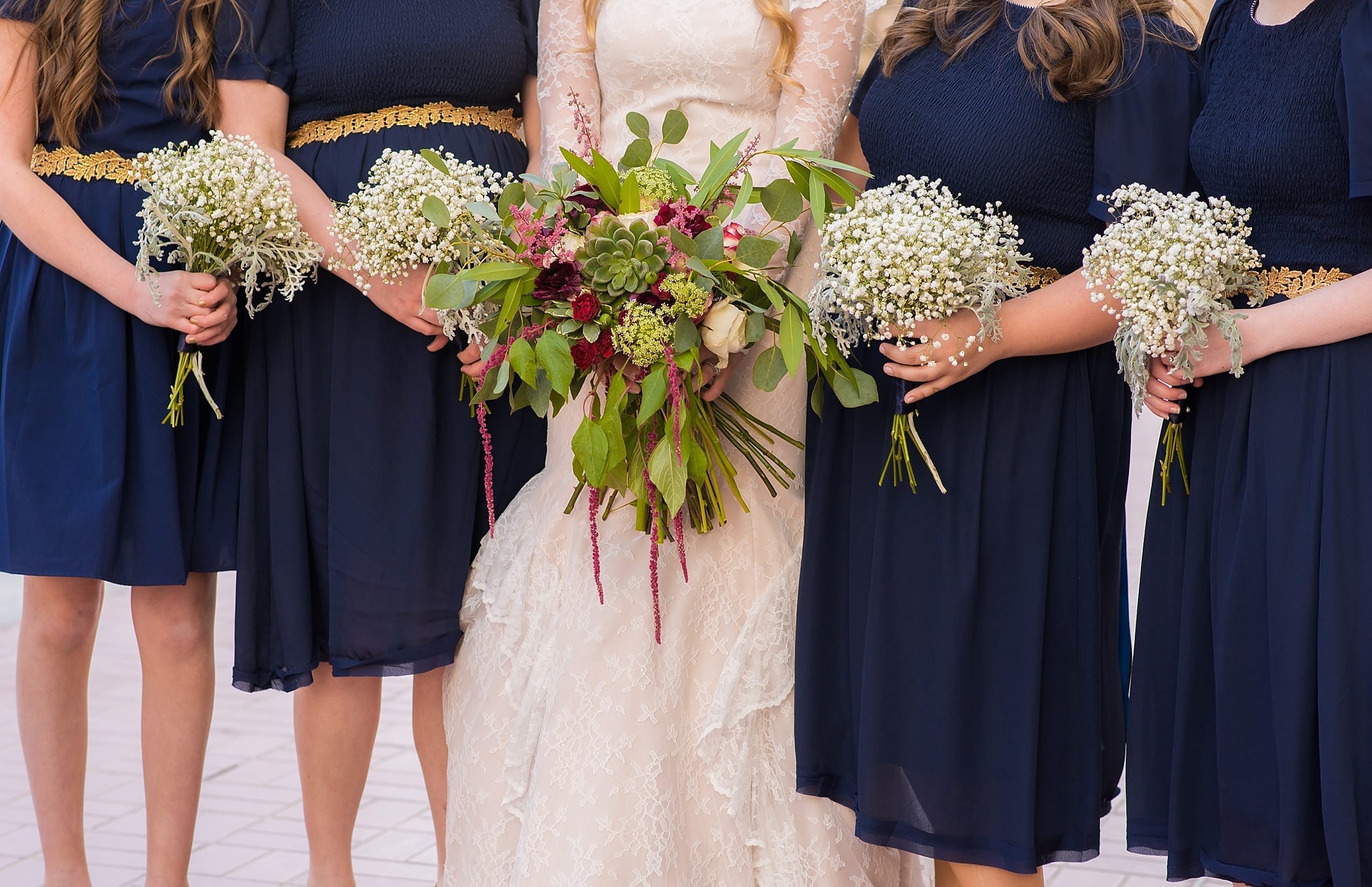 2016 wedding trend bouquets- loose and flowy photographed by MIchelle & Logan_0001