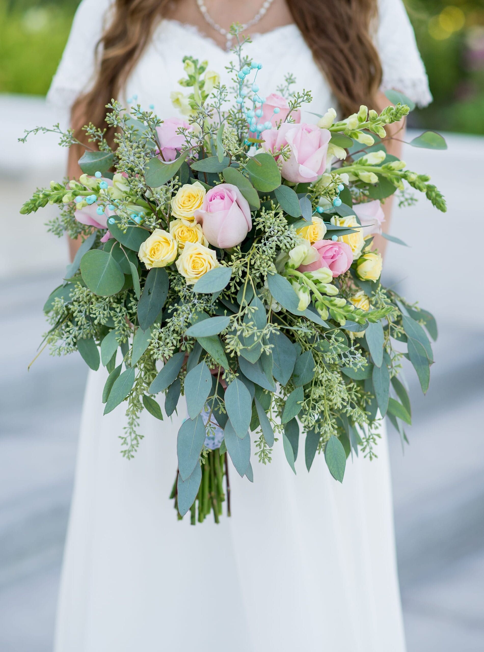 2016 wedding trend bouquets- loose and flowy photographed by MIchelle & Logan_0003
