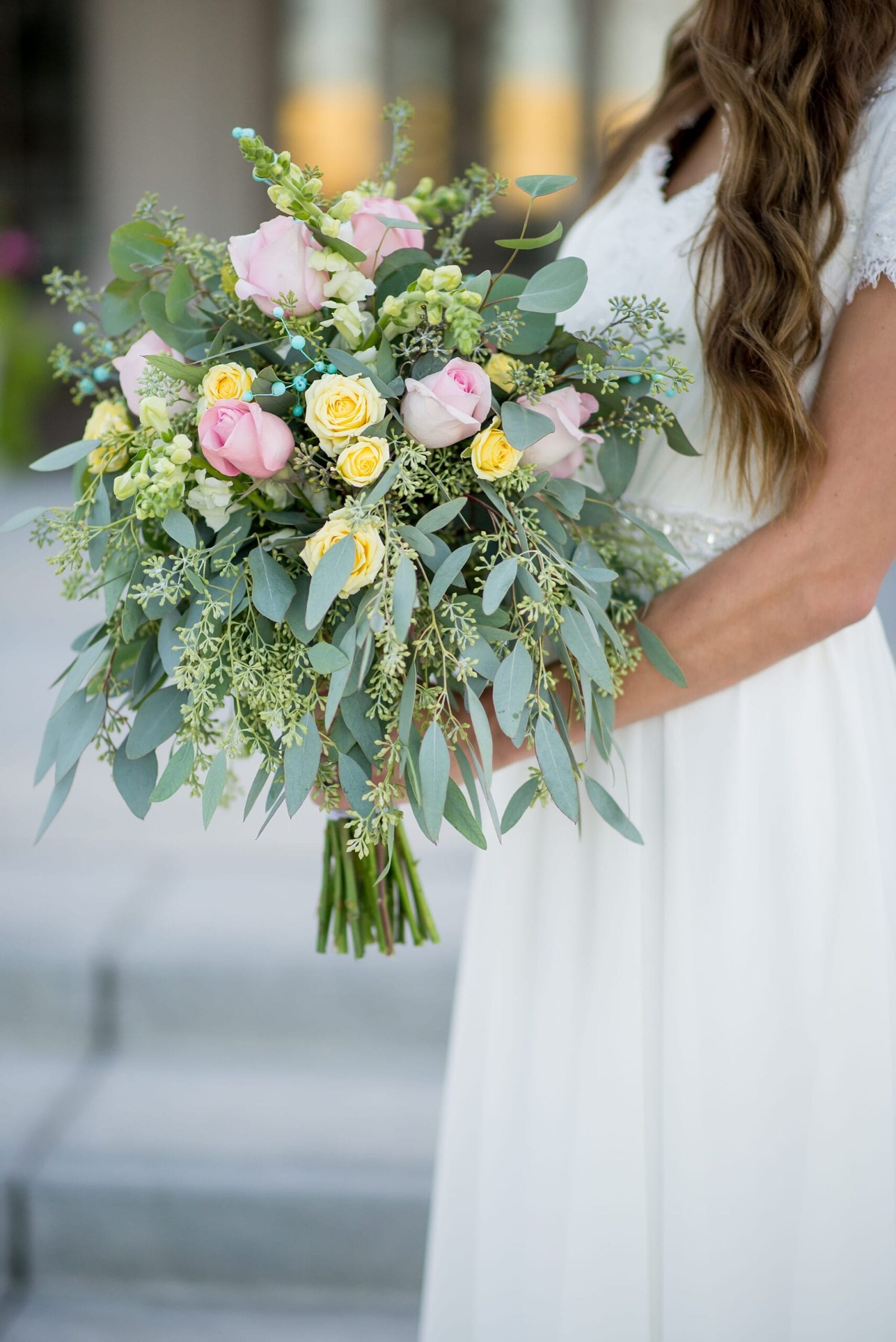2016 wedding trend bouquets- loose and flowy photographed by MIchelle & Logan_0004
