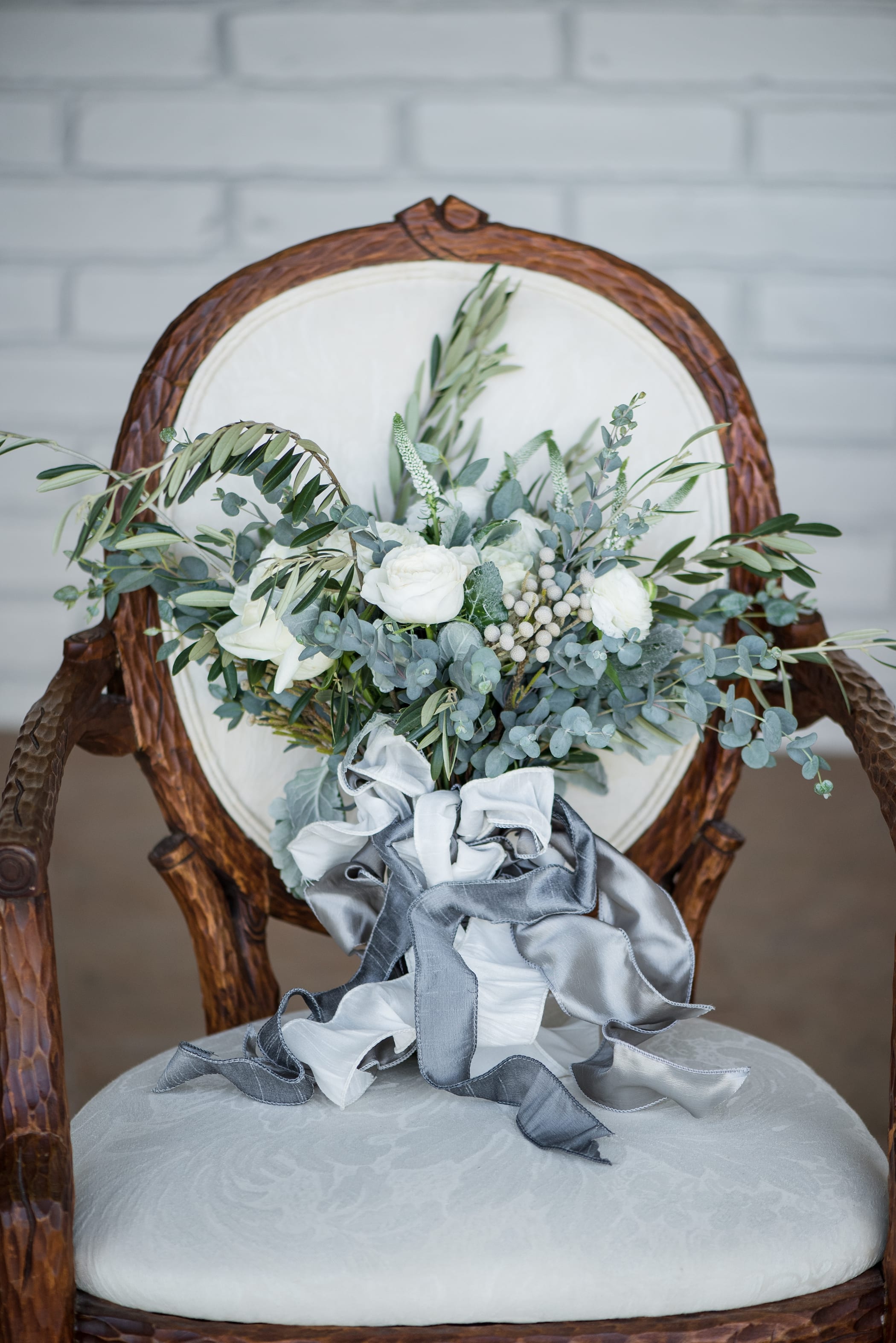 Timeless Green and White Wedding | Neutral wedding | Arizona Wedding | Michelle & Logan