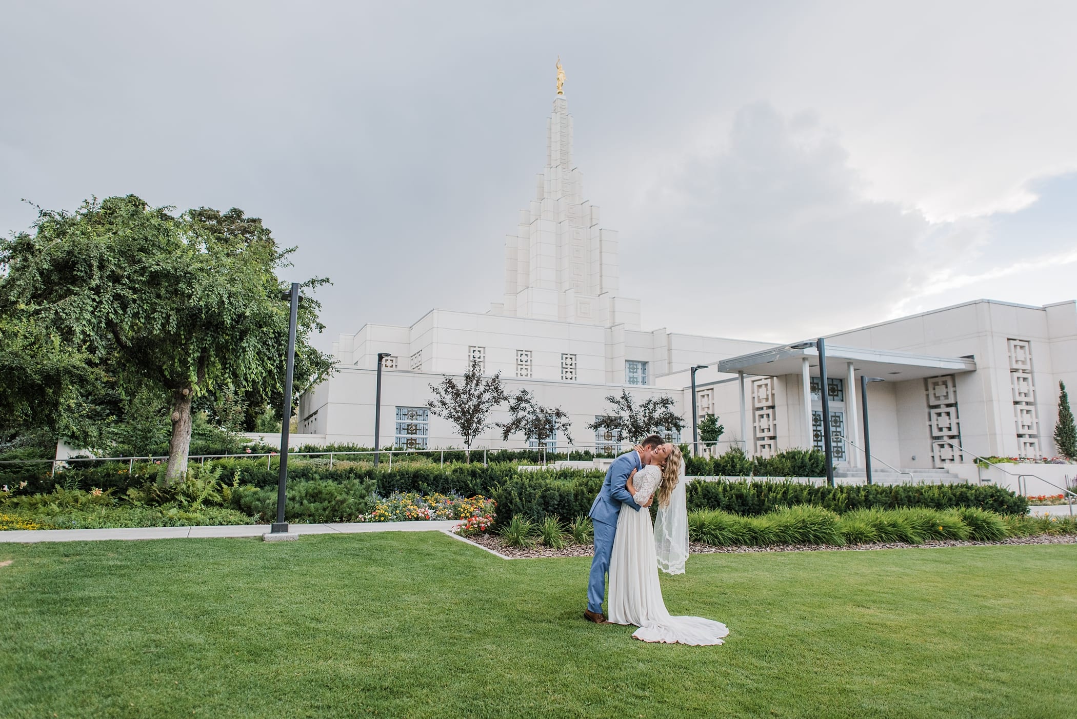 Summer Idaho Falls Temple First Look Session | Dusty Blue wedding and peach wedding | Idaho falls | Michelle & Logan Photo+ Films