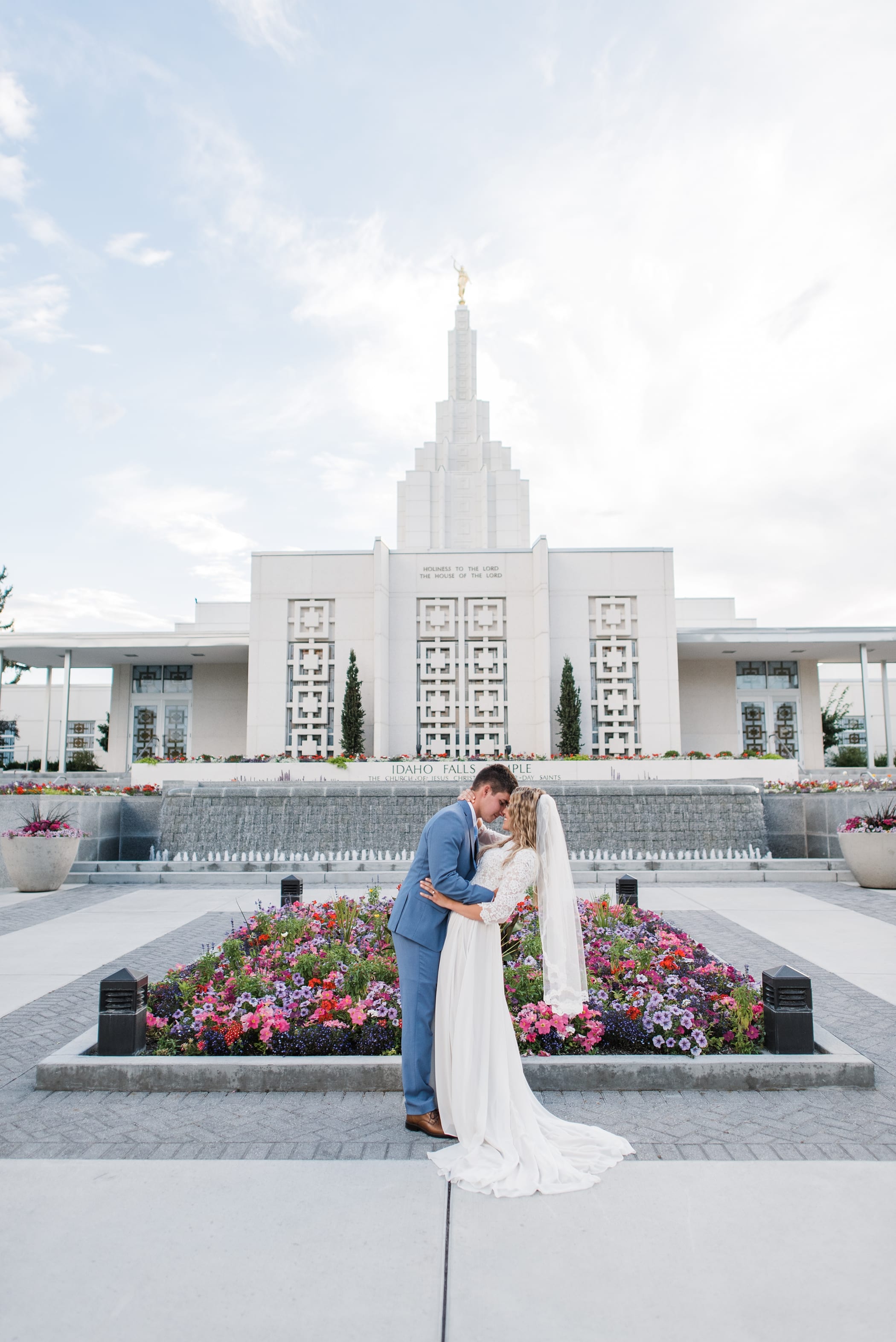 Summer Idaho Falls Temple First Look Session | Dusty Blue wedding and peach wedding | Idaho falls | Michelle & Logan Photo+ Films