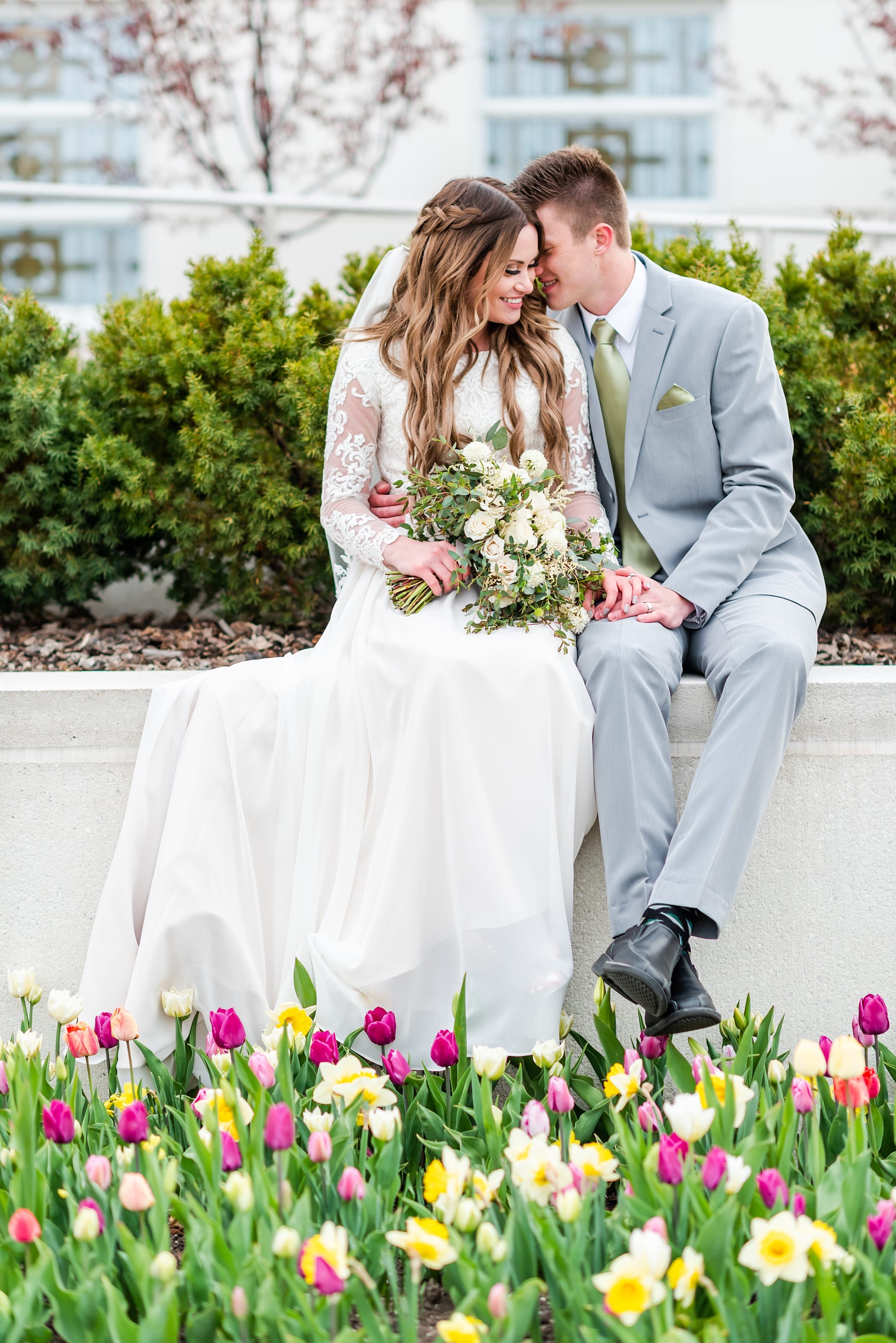 Tulip wedding photo at the Idaho Falls temple in spring